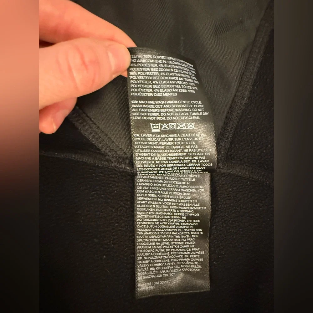 The North Face Women's Black lightweight Zip Up - Picture 5 of 5